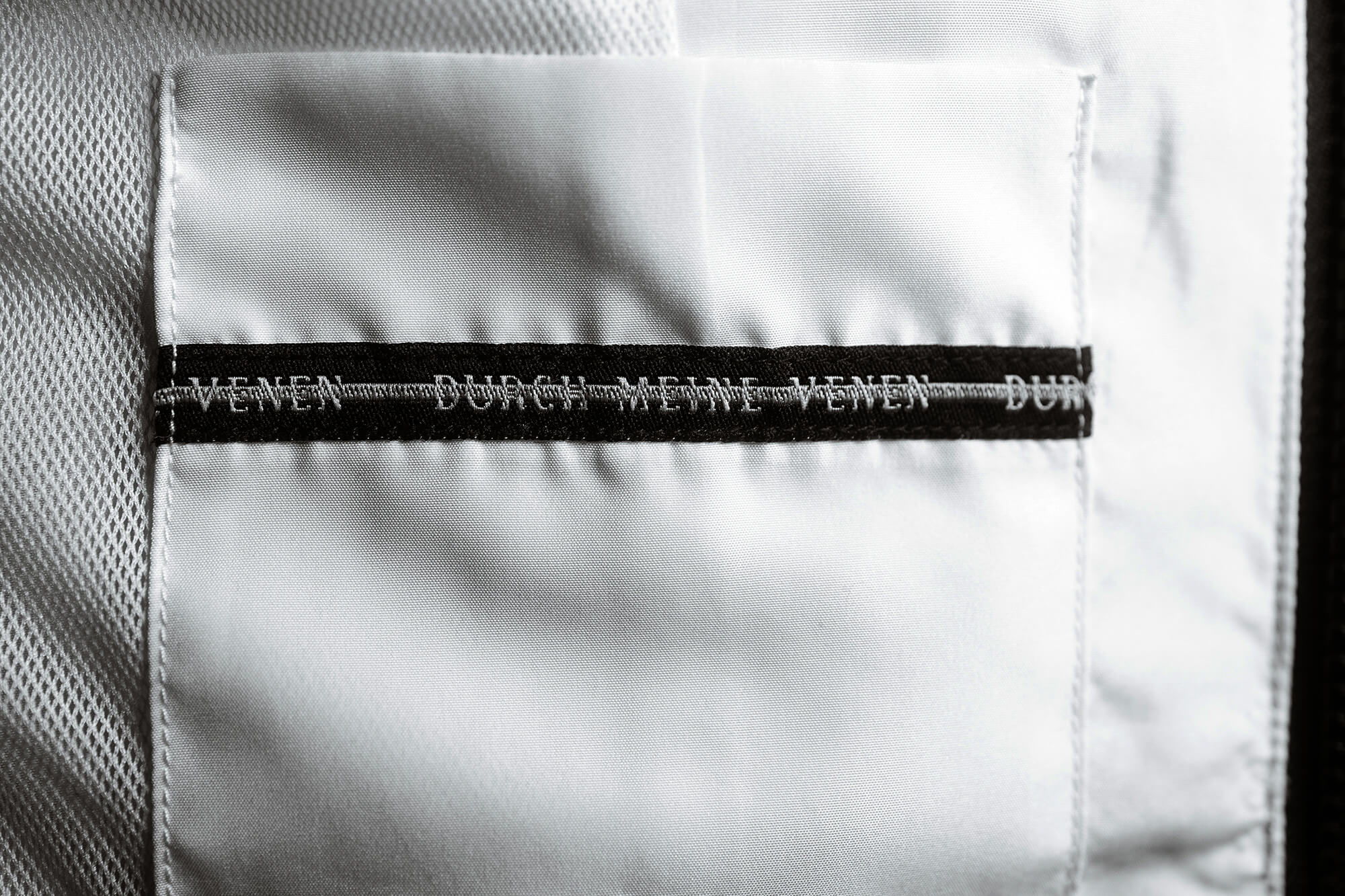 8-DMV_Windbreaker_Innentasche-Detail